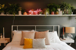 The VIBE Stylish DT 2 Bed 2 Bath walk to Beach
